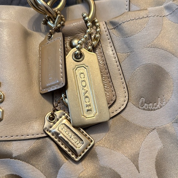 NICE COACH MADISON LARGE CHAMPAGNE BEIGE OP ART SIGNATURE C  COACH MADISON LARGE CHAMPAGNE BEIGE OP ART SIGNATURE MAGAZINE TOTE BAG